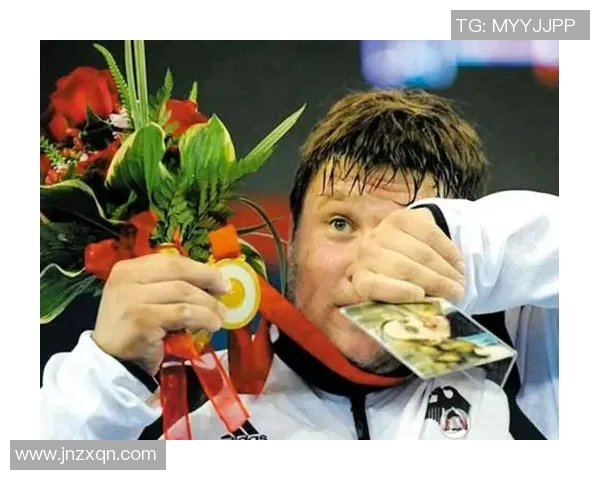 当今足坛巨星闪耀赛场展现无与伦比的技术与激情